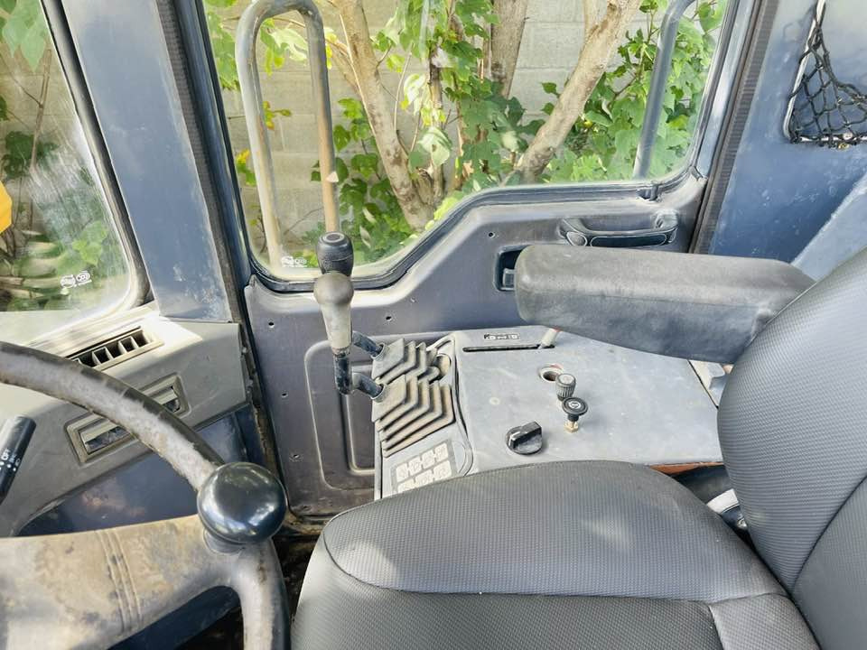 Komatsu WA380-8 - Chargeuse sur pneus: photos 1 Komatsu WA380-8 - Chargeuse sur pneus: photos 1