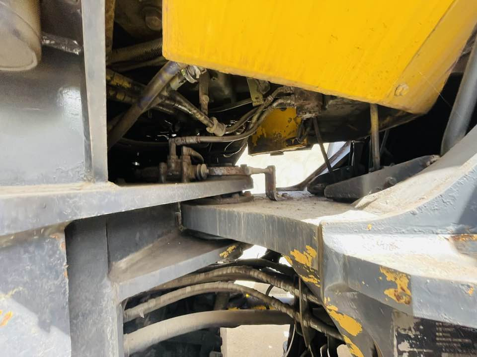 Komatsu WA500-8 - Chargeuse sur pneus: photos 2 Komatsu WA500-8 - Chargeuse sur pneus: photos 2