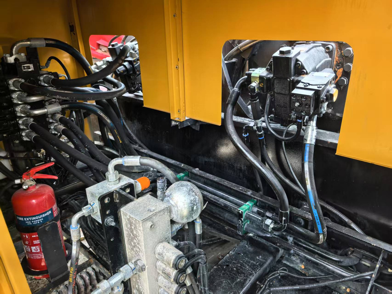 SANY SCC1000A-6 - Grue sur chenilles: photos 3 SANY SCC1000A-6 - Grue sur chenilles: photos 3