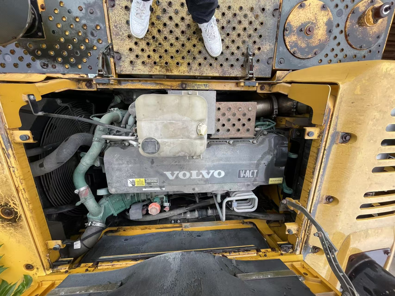 Pelle sur pneus VOLVO EC380DL: photos 8