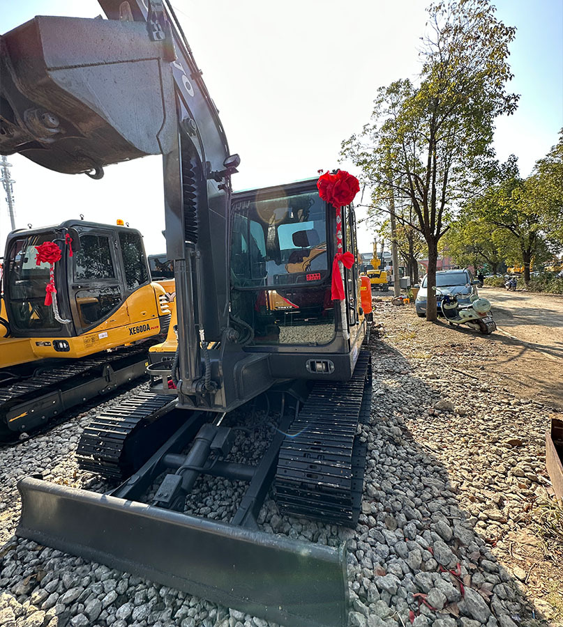 VOLVO EC60D - Pelle sur chenille: photos 1 VOLVO EC60D - Pelle sur chenille: photos 1