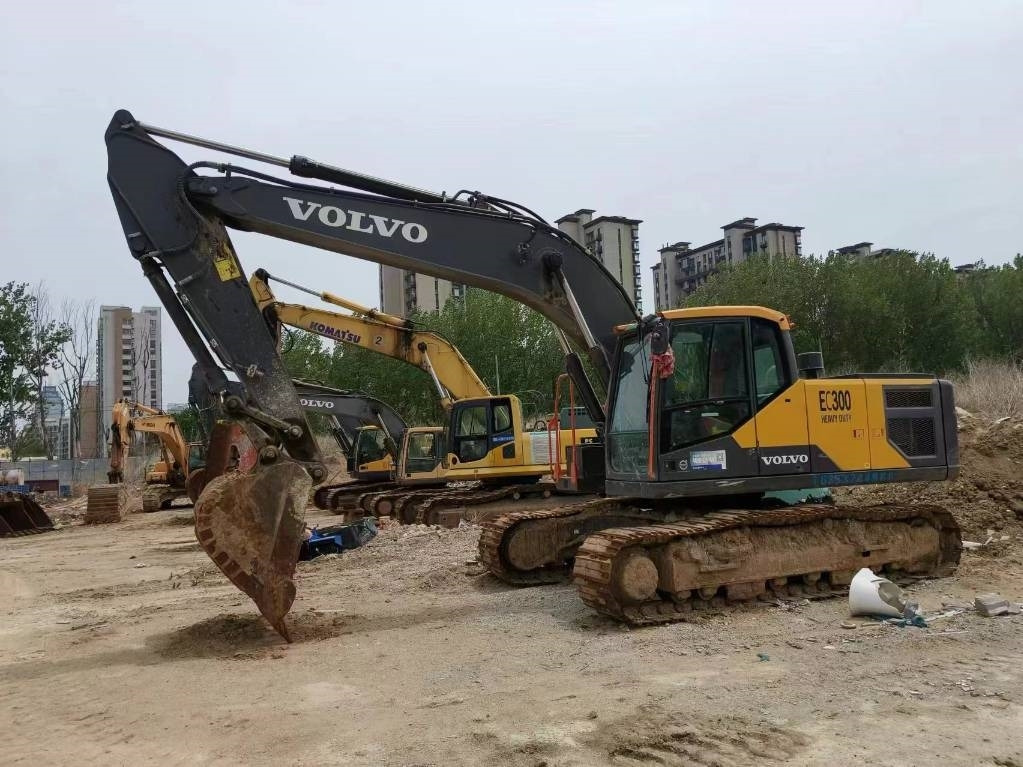 Volvo EC 300 - Pelle sur chenille: photos 2 Volvo EC 300 - Pelle sur chenille: photos 2