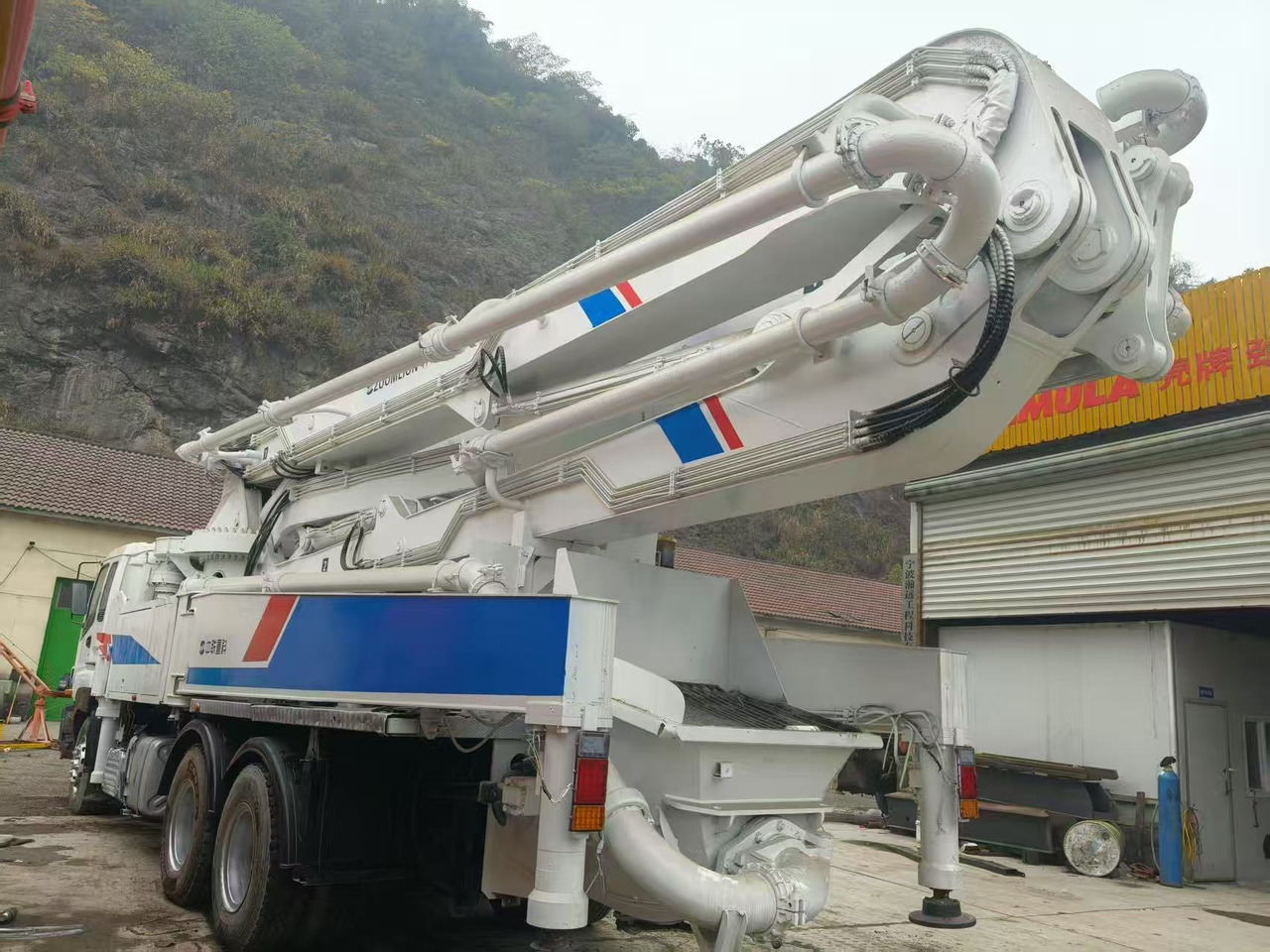 ZOOMLION ZLJ5335THB - Camion pompe: photos 4 ZOOMLION ZLJ5335THB - Camion pompe: photos 4