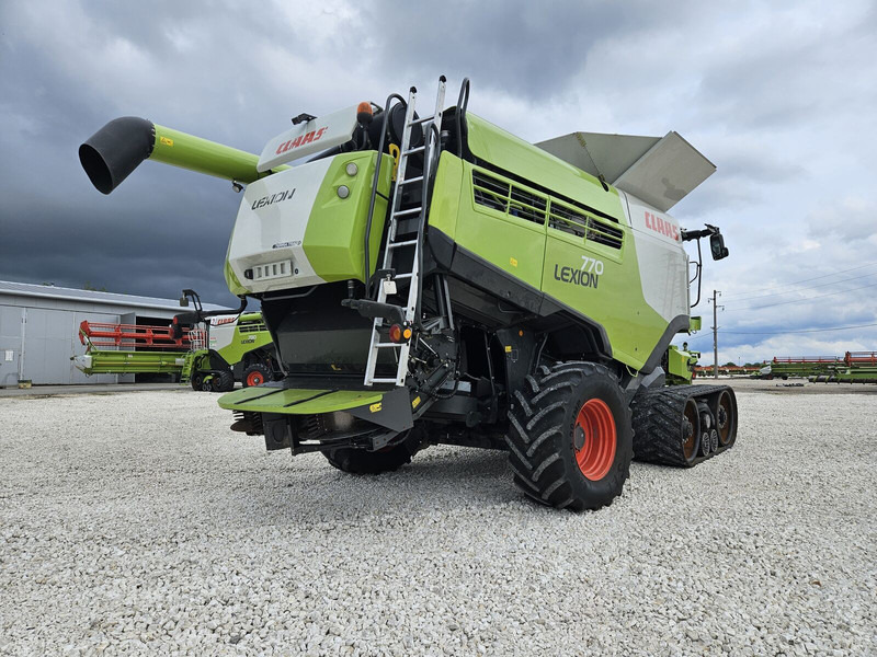 Claas Lexion 770 TT - Moissonneuse-batteuse: photos 1 Claas Lexion 770 TT - Moissonneuse-batteuse: photos 1