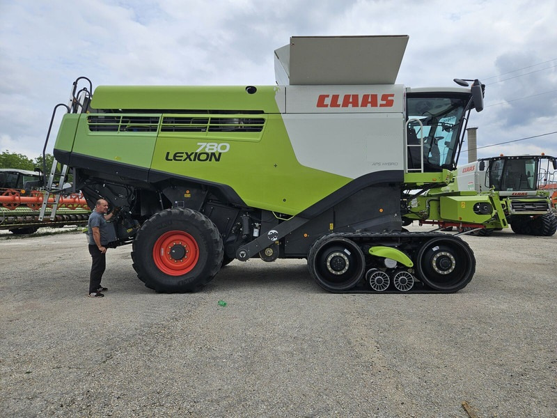 Claas Lexion 780 TT - Moissonneuse-batteuse: photos 3 Claas Lexion 780 TT - Moissonneuse-batteuse: photos 3