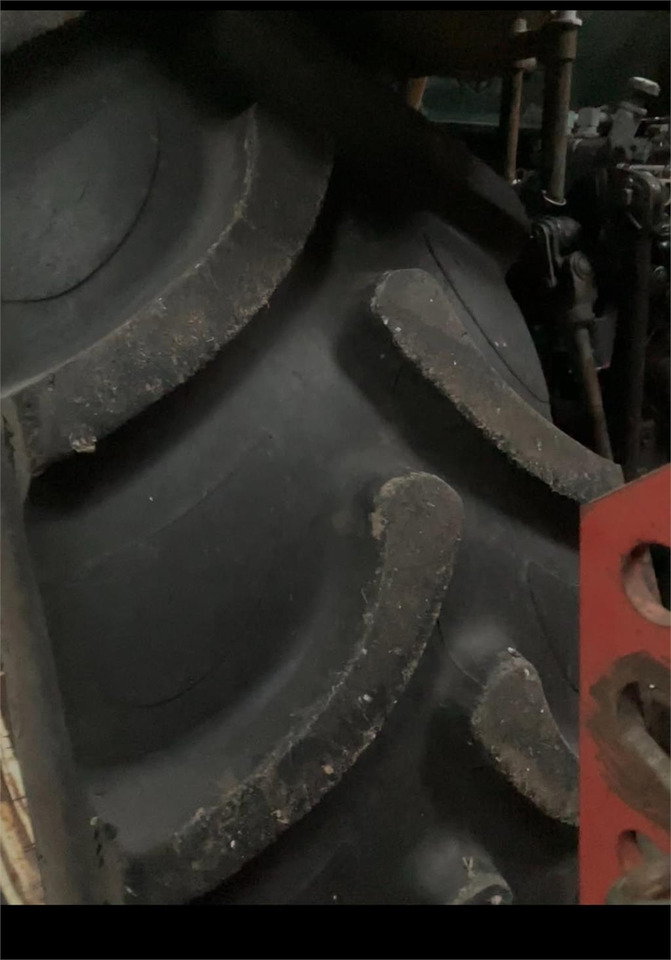 BKT 520/70R38 - Pneu pour Machine agricole: photos 1 BKT 520/70R38 - Pneu pour Machine agricole: photos 1
