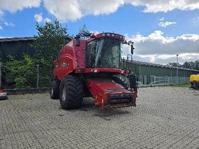 Case IH AXIAL FLOW 8010 - Moissonneuse-batteuse: photos 2 Case IH AXIAL FLOW 8010 - Moissonneuse-batteuse: photos 2