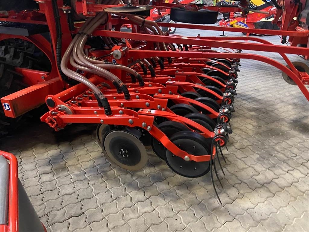 Kuhn ESPRO 6000RC MIX - Combiné de semis: photos 3 Kuhn ESPRO 6000RC MIX - Combiné de semis: photos 3