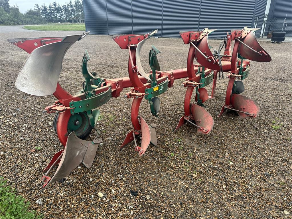 Kverneland F 160 - 4 FURET - Charrue: photos 4 Kverneland F 160 - 4 FURET - Charrue: photos 4