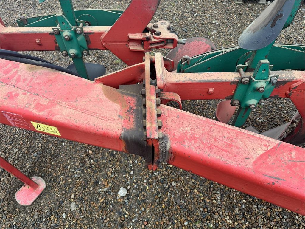 Kverneland F 160 - 4 FURET - Charrue: photos 5 Kverneland F 160 - 4 FURET - Charrue: photos 5