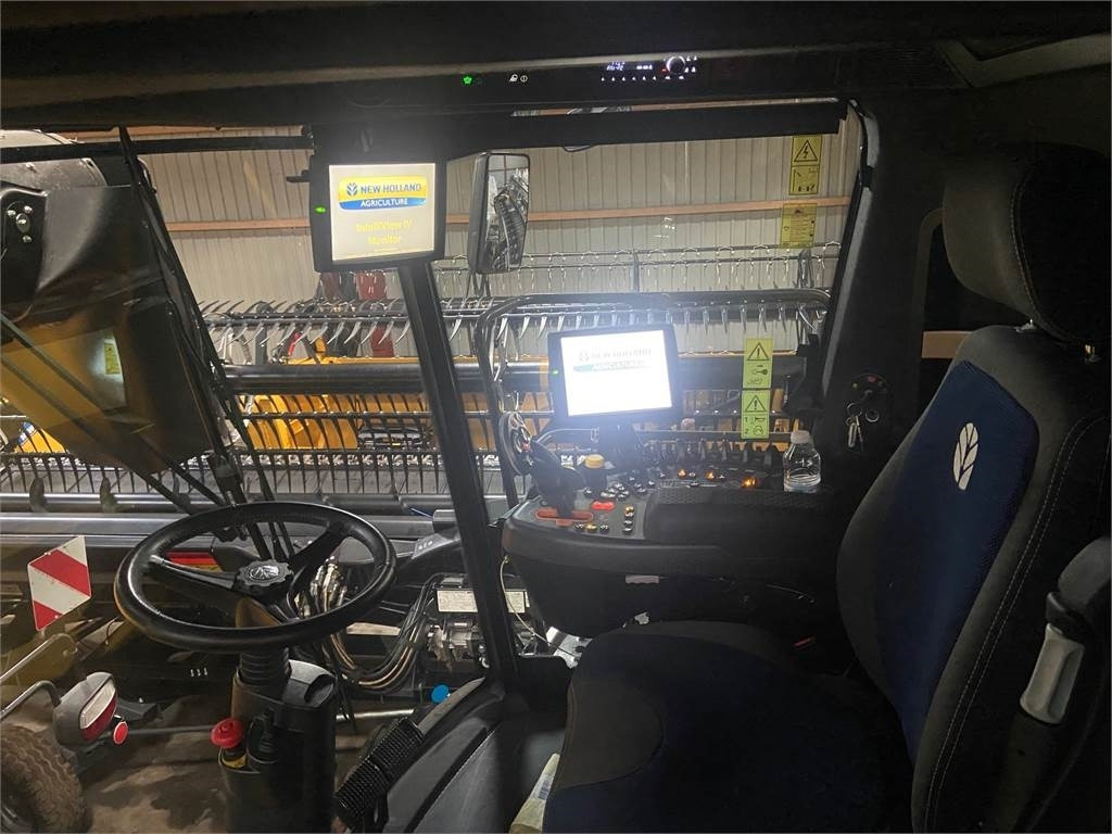 New Holland CR9.90 ST.V EU AMEA - Moissonneuse-batteuse: photos 5 New Holland CR9.90 ST.V EU AMEA - Moissonneuse-batteuse: photos 5