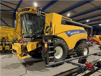 New Holland CX8.90 STAGE 5 - Moissonneuse-batteuse: photos 1 New Holland CX8.90 STAGE 5 - Moissonneuse-batteuse: photos 1