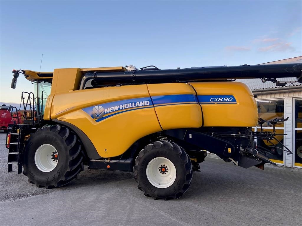 New Holland CX8.90 STAGE5 SLH - Moissonneuse-batteuse: photos 4 New Holland CX8.90 STAGE5 SLH - Moissonneuse-batteuse: photos 4