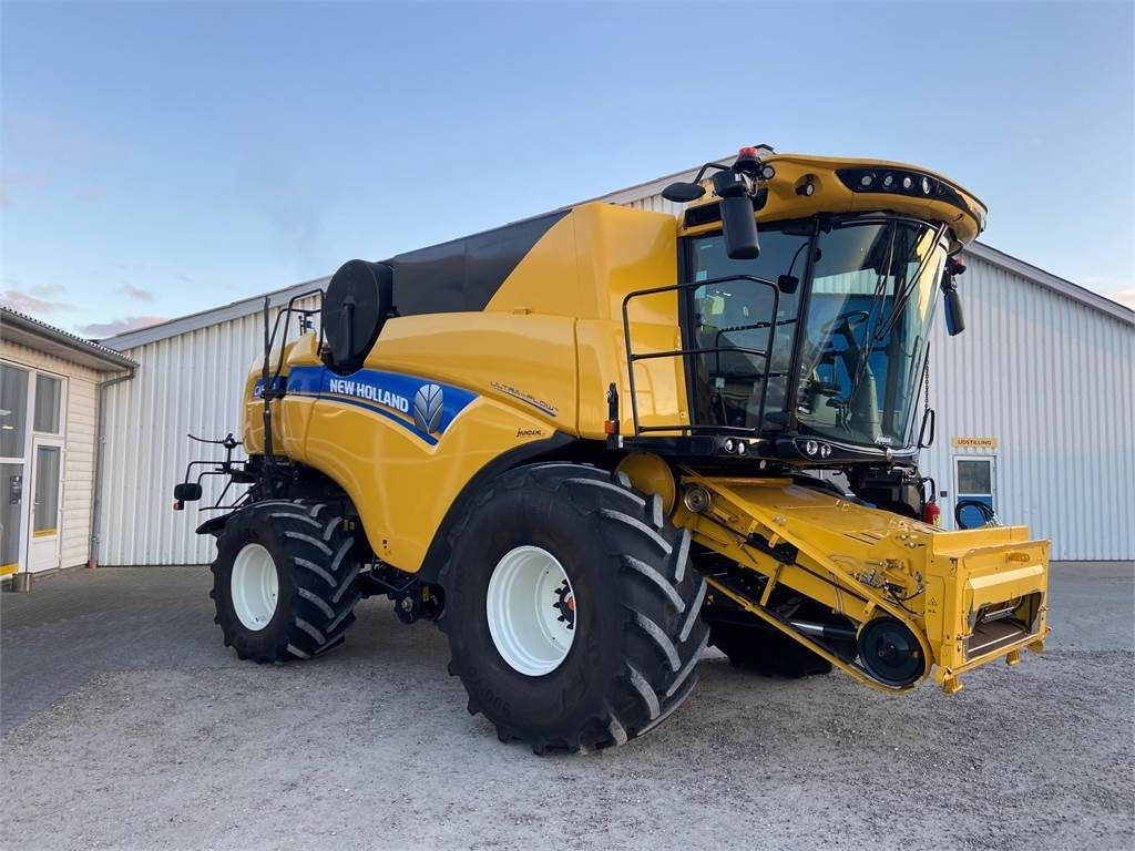 New Holland CX8.90 STAGE5 SLH - Moissonneuse-batteuse: photos 2 New Holland CX8.90 STAGE5 SLH - Moissonneuse-batteuse: photos 2