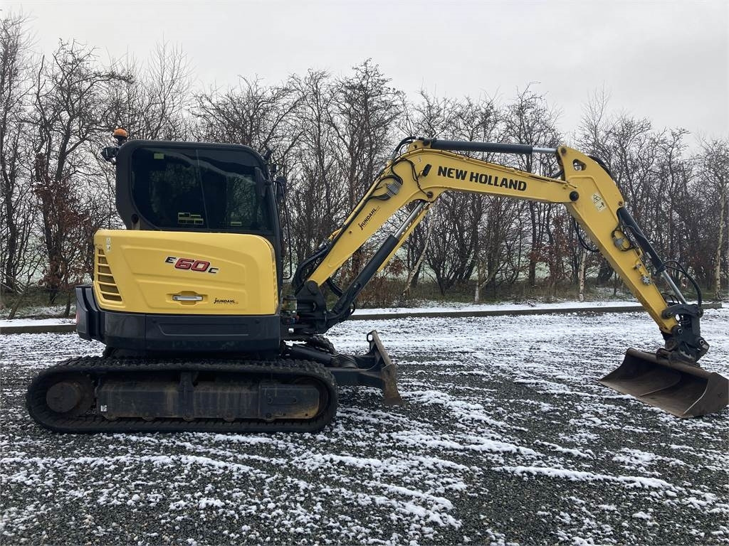 New Holland E60C CAB minigraver - Mini pelle: photos 1 New Holland E60C CAB minigraver - Mini pelle: photos 1
