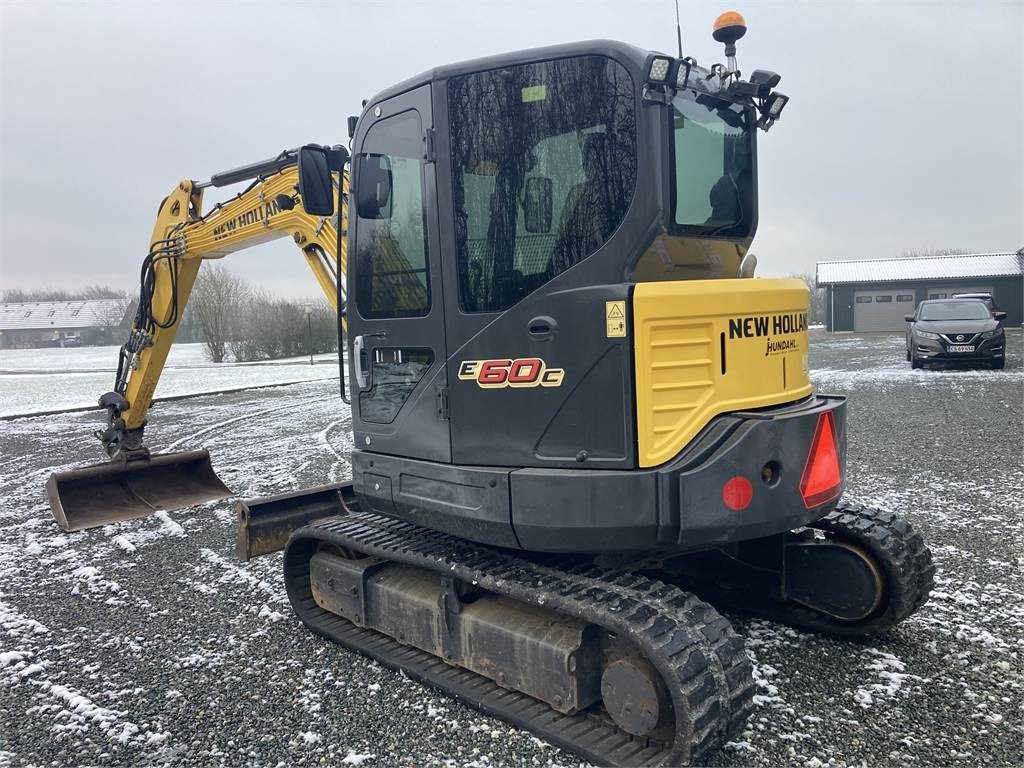 New Holland E60C CAB minigraver - Mini pelle: photos 3 New Holland E60C CAB minigraver - Mini pelle: photos 3