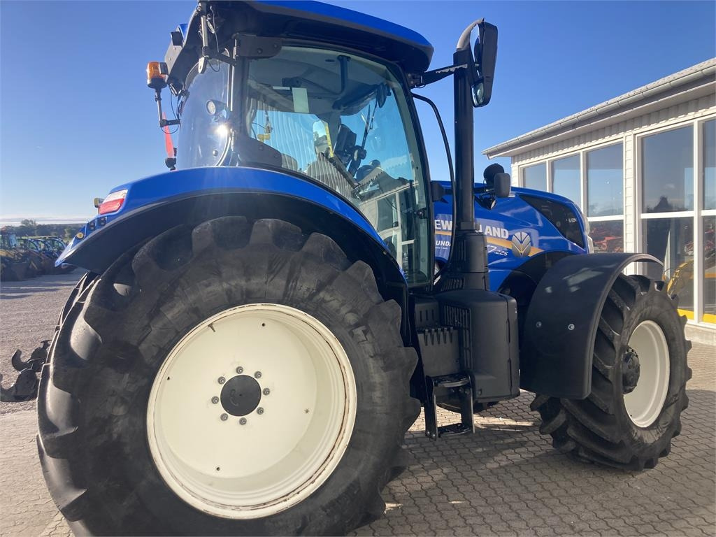 New Holland T7.225 AC MY 18 - Tracteur agricole: photos 2 New Holland T7.225 AC MY 18 - Tracteur agricole: photos 2
