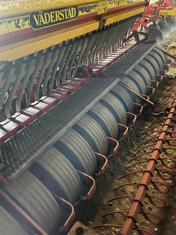 Vaderstad RAPID 400S - Combiné de semis: photos 2 Vaderstad RAPID 400S - Combiné de semis: photos 2