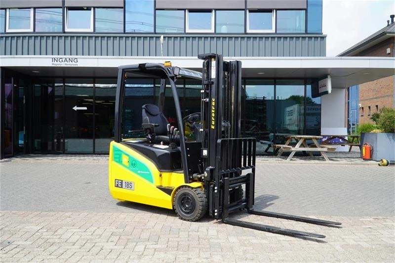 Eurotrac El truck - Chariot élévateur électrique: photos 1 Eurotrac El truck - Chariot élévateur électrique: photos 1