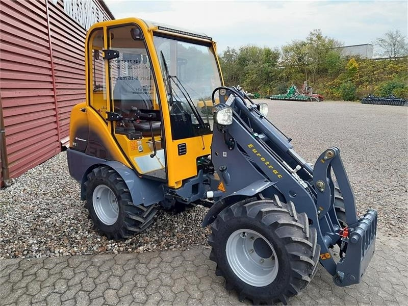 Eurotrac W12S med førerhus, skovl og gafler - Chargeuse sur pneus: photos 3 Eurotrac W12S med førerhus, skovl og gafler - Chargeuse sur pneus: photos 3