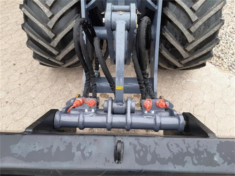 Eurotrac w13f - Valet de ferme: photos 4 Eurotrac w13f - Valet de ferme: photos 4