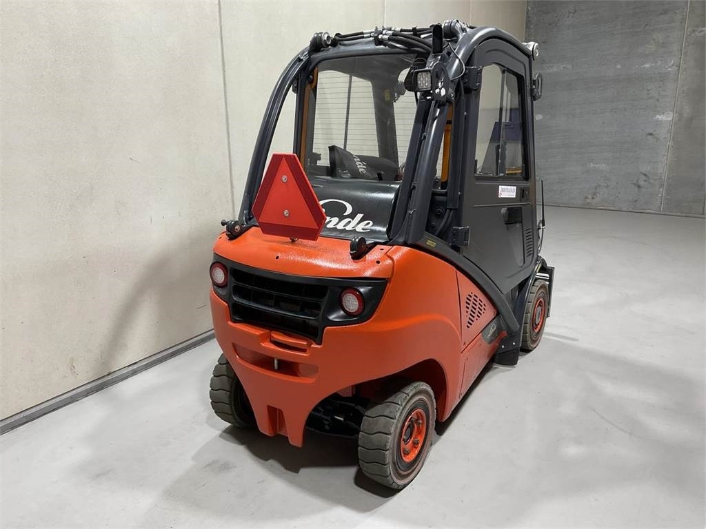 Linde H25T-02 - Chariot élévateur à gaz: photos 2 Linde H25T-02 - Chariot élévateur à gaz: photos 2