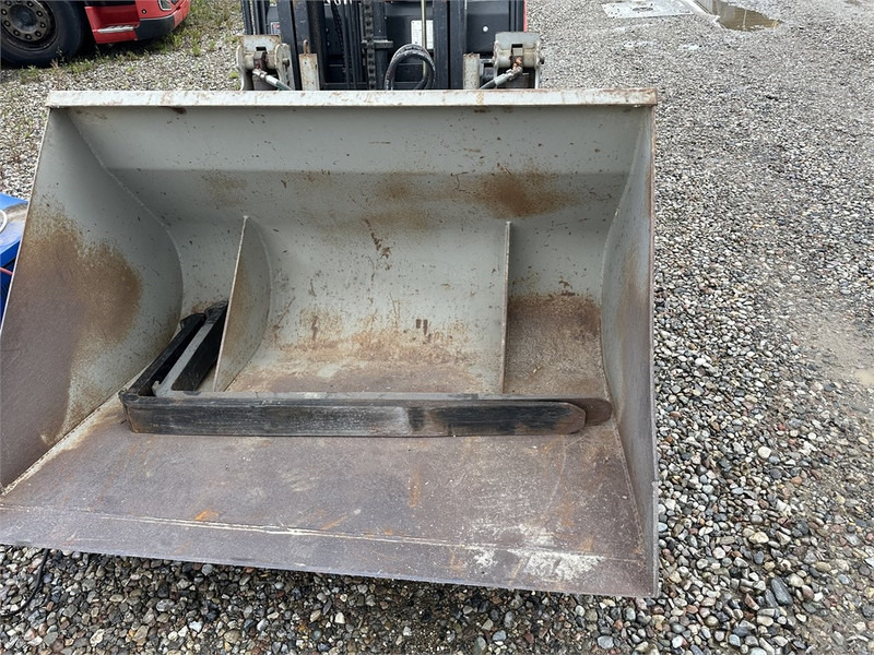 NP A18 truck with shovel and forks - Chariot élévateur électrique: photos 3 NP A18 truck with shovel and forks - Chariot élévateur électrique: photos 3