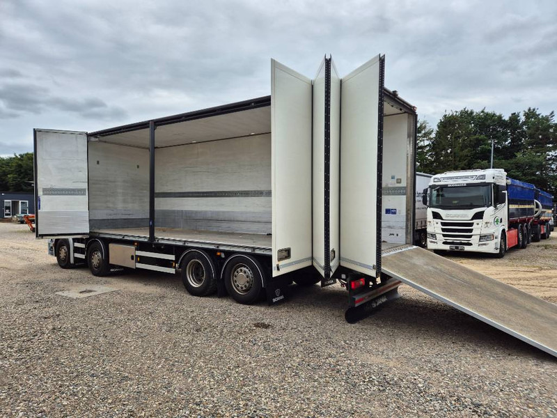 Scania R 500 8x2 //Rampe// Underboring - Camion fourgon: photos 1 Scania R 500 8x2 //Rampe// Underboring - Camion fourgon: photos 1