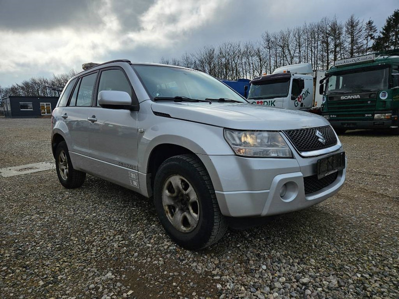 Voiture Suzuki Grand Vitara 2,0 GLX aut. Van 5d: photos 7