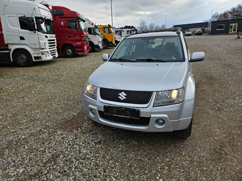 Voiture Suzuki Grand Vitara 2,0 GLX aut. Van 5d: photos 8