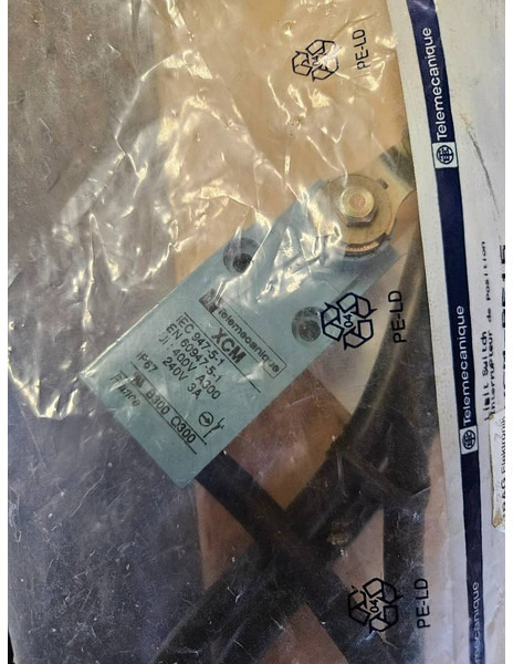 Télémécanique XCM-B515 - Nacelle ciseaux: photos 2 Télémécanique XCM-B515 - Nacelle ciseaux: photos 2