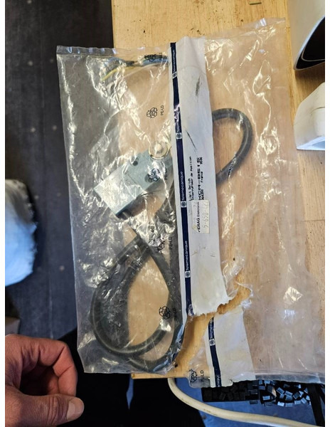 Télémécanique XCM-B515 - Nacelle ciseaux: photos 1 Télémécanique XCM-B515 - Nacelle ciseaux: photos 1