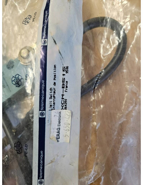 Télémécanique XCM-B515 - Nacelle ciseaux: photos 3 Télémécanique XCM-B515 - Nacelle ciseaux: photos 3