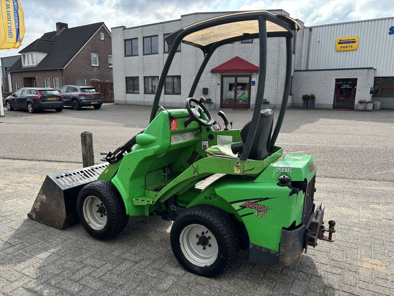 Avant 420 TDL Minishovel - Chargeuse sur pneus: photos 2 Avant 420 TDL Minishovel - Chargeuse sur pneus: photos 2