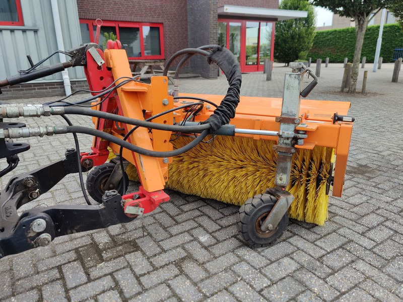 Nesbo HF1600S Veegmachine - Brosse pour Véhicule de voirie/ Spécial: photos 3 Nesbo HF1600S Veegmachine - Brosse pour Véhicule de voirie/ Spécial: photos 3