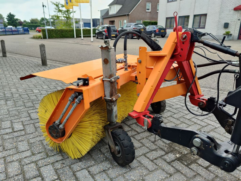Nesbo HF1600S Veegmachine - Brosse pour Véhicule de voirie/ Spécial: photos 2 Nesbo HF1600S Veegmachine - Brosse pour Véhicule de voirie/ Spécial: photos 2