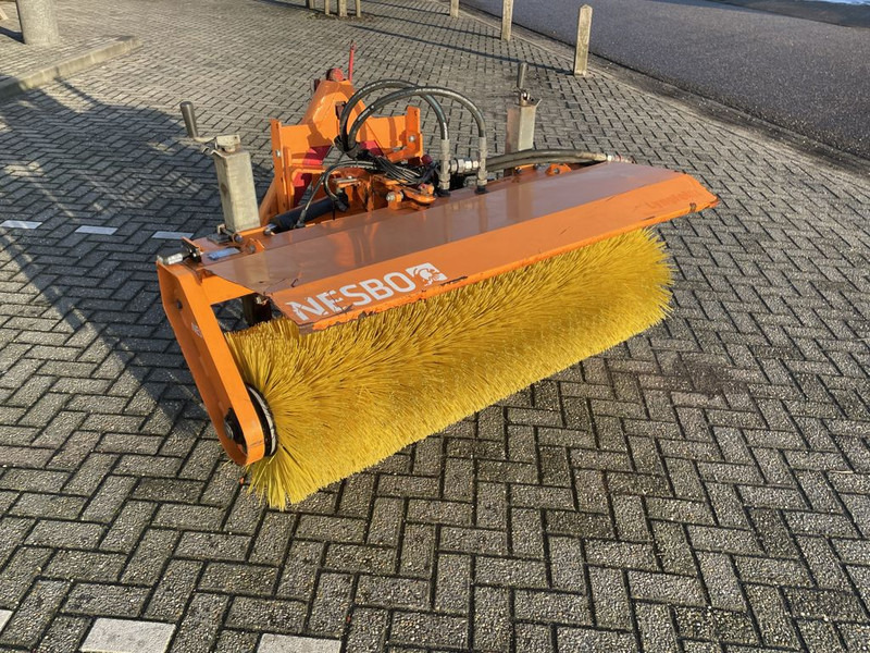 Nesbo Veegmachine HF1600S - Brosse pour Véhicule de voirie/ Spécial: photos 1 Nesbo Veegmachine HF1600S - Brosse pour Véhicule de voirie/ Spécial: photos 1