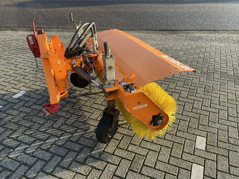 Nesbo Veegmachine HF1600S - Brosse pour Véhicule de voirie/ Spécial: photos 5 Nesbo Veegmachine HF1600S - Brosse pour Véhicule de voirie/ Spécial: photos 5