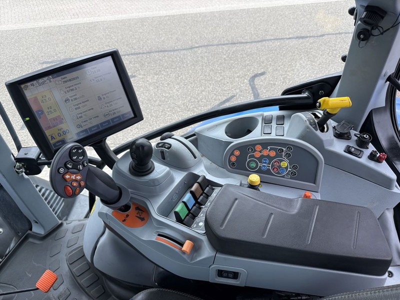 New Holland T6.175 AC T4B en crédit-bail New Holland T6.175 AC T4B: photos 6 New Holland T6.175 AC T4B en crédit-bail New Holland T6.175 AC T4B: photos 6