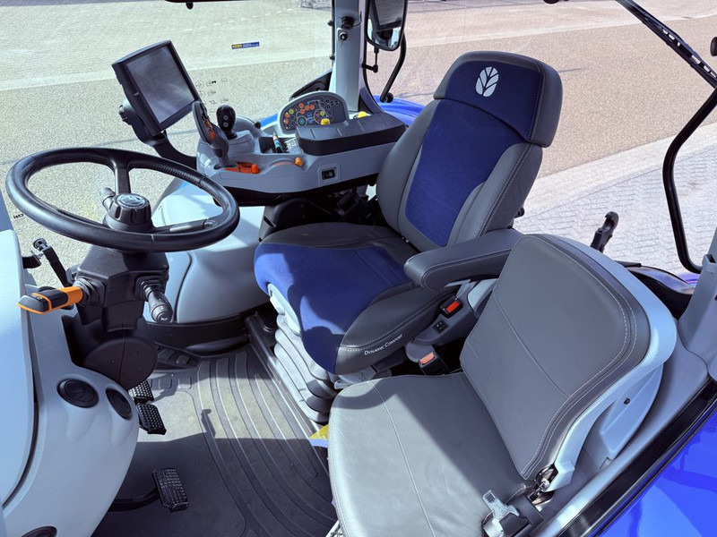 New Holland T7.245 AC STAGE V - Tracteur agricole: photos 3 New Holland T7.245 AC STAGE V - Tracteur agricole: photos 3