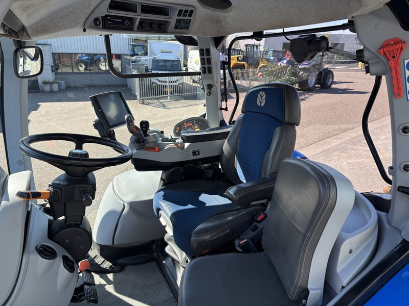 New Holland T7.245 Auto Command MY18 - Tracteur agricole: photos 5 New Holland T7.245 Auto Command MY18 - Tracteur agricole: photos 5