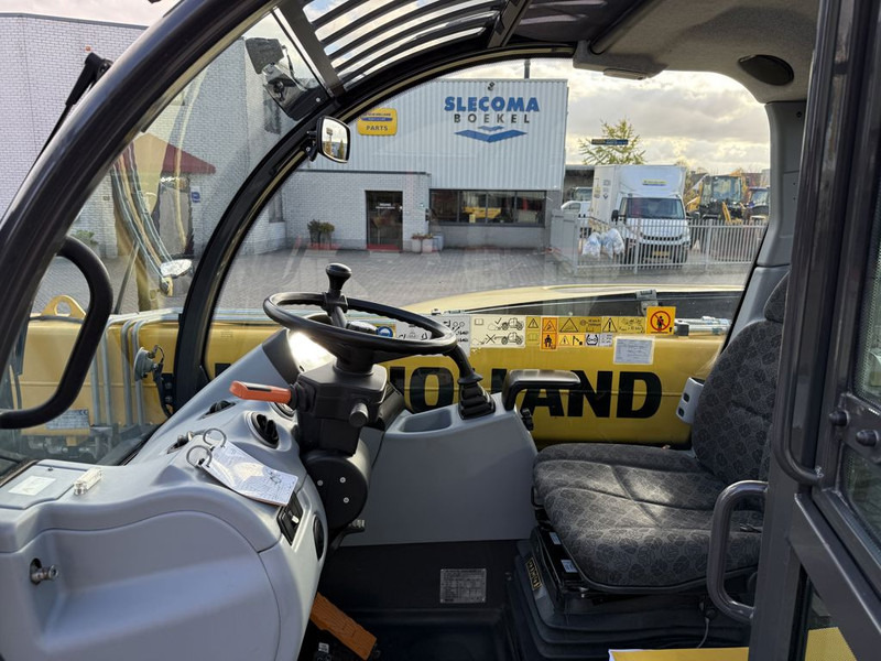 New Holland TH7.37 Plus Verreiker - Chariot télescopique: photos 5 New Holland TH7.37 Plus Verreiker - Chariot télescopique: photos 5