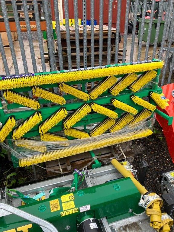 Greentek HMB186Y multibrush - Brosse pour Machine agricole: photos 1 Greentek HMB186Y multibrush - Brosse pour Machine agricole: photos 1