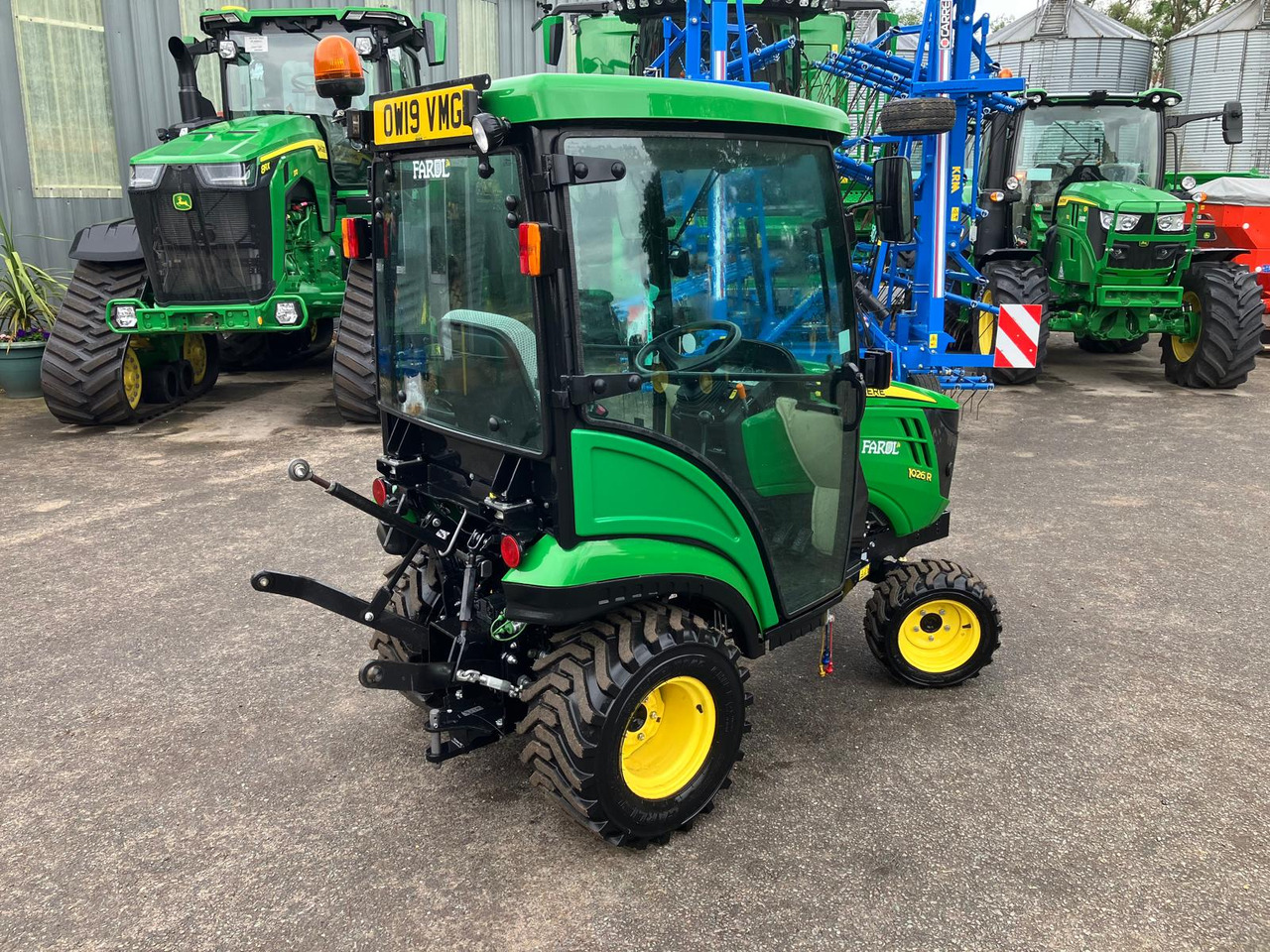 John Deere 1026R compact tractor - Micro tracteur: photos 2 John Deere 1026R compact tractor - Micro tracteur: photos 2