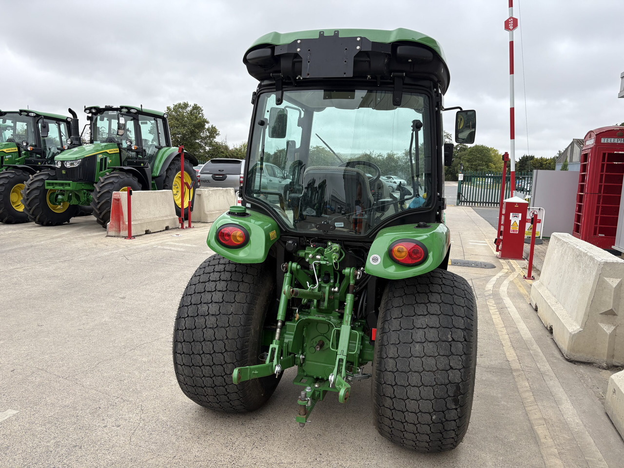 John Deere 3046R Compact Tractor - Micro tracteur: photos 3 John Deere 3046R Compact Tractor - Micro tracteur: photos 3