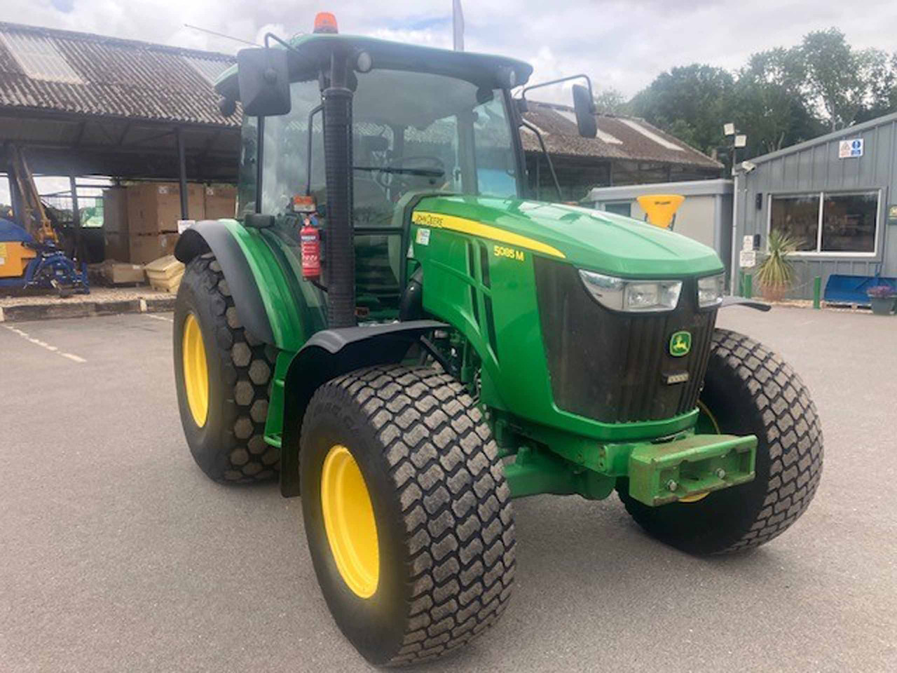 John Deere 5085M - Tracteur agricole: photos 4 John Deere 5085M - Tracteur agricole: photos 4