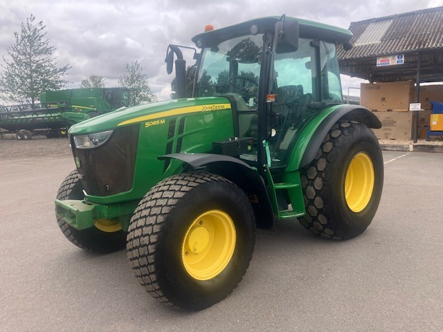 John Deere 5085M - Tracteur agricole: photos 1 John Deere 5085M - Tracteur agricole: photos 1