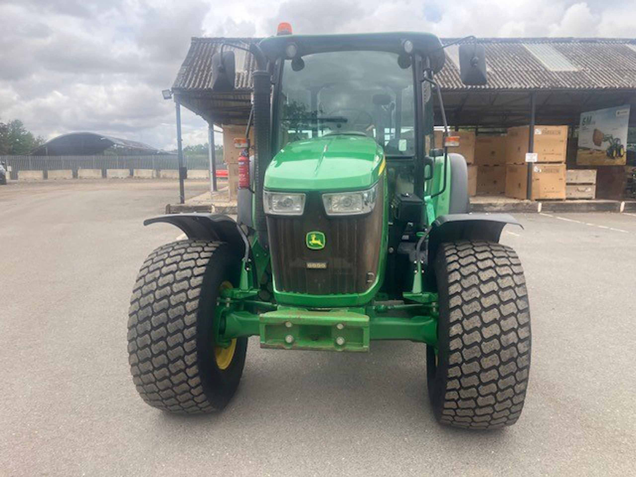 John Deere 5085M - Tracteur agricole: photos 3 John Deere 5085M - Tracteur agricole: photos 3