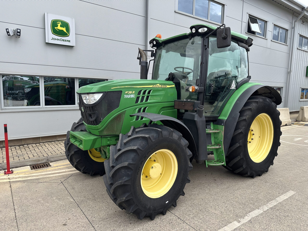 John Deere 6125R - Tracteur agricole: photos 1 John Deere 6125R - Tracteur agricole: photos 1