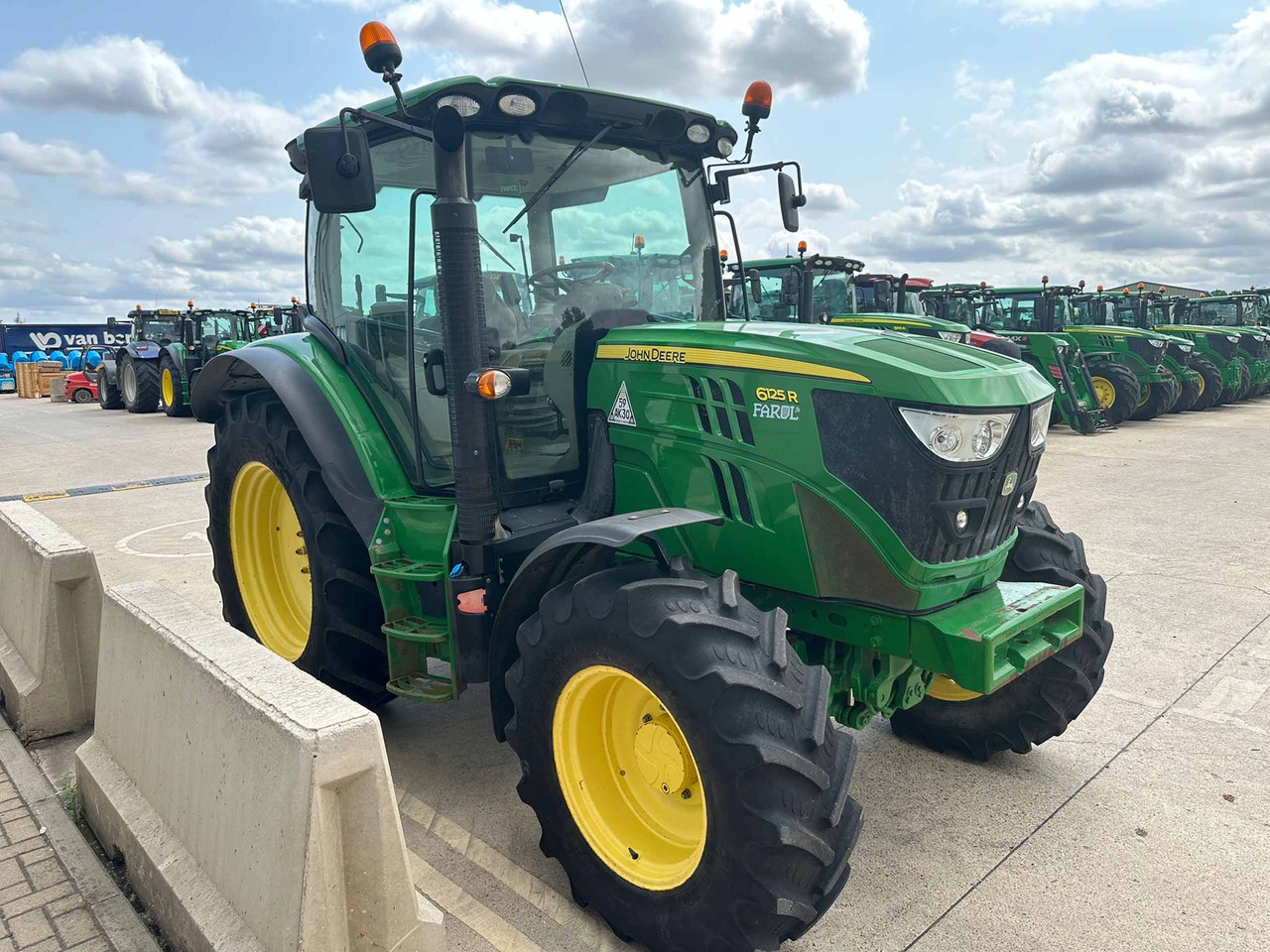 John Deere 6125R - Tracteur agricole: photos 4 John Deere 6125R - Tracteur agricole: photos 4